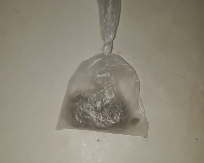CDRL: Mulher costura maconha no fundo da calcinha, e é barrada na revista ao visitar filho