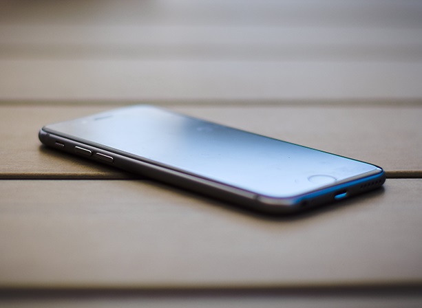 Celular com defeito é alvo de ressarcimento e indenização para consumidor