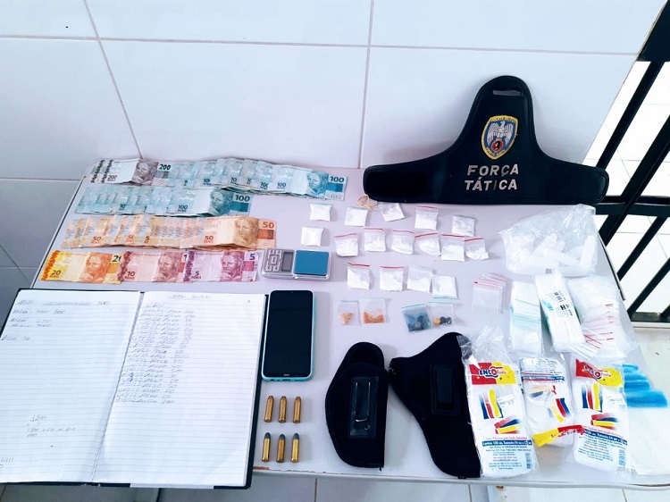 Força Tática prende homem no Interlagos. Alto valor em dinheiro e drogas apreendidos
