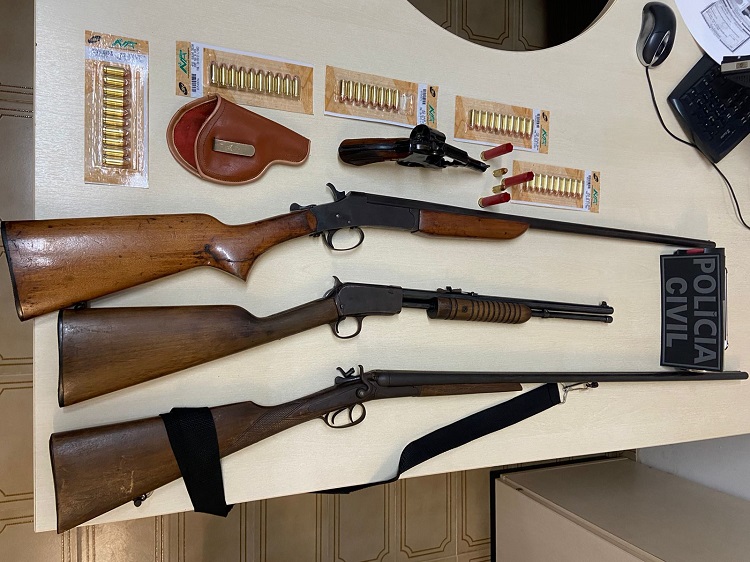 PC apreende 4 armas de fogo e prende 2 homens em Rio Bananal