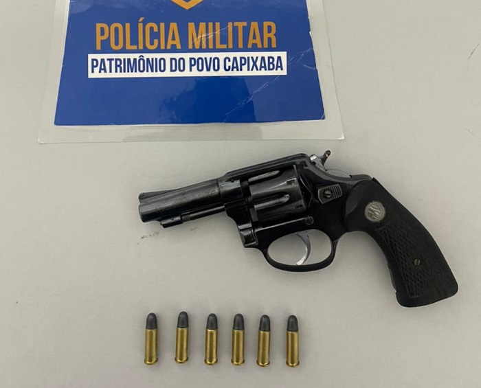 Apreensão de revólver e detenção de “Menor” no Santa Cruz