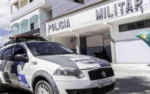 Mulher esfaqueia marido após ele trocar olhares com outra em Sooretama