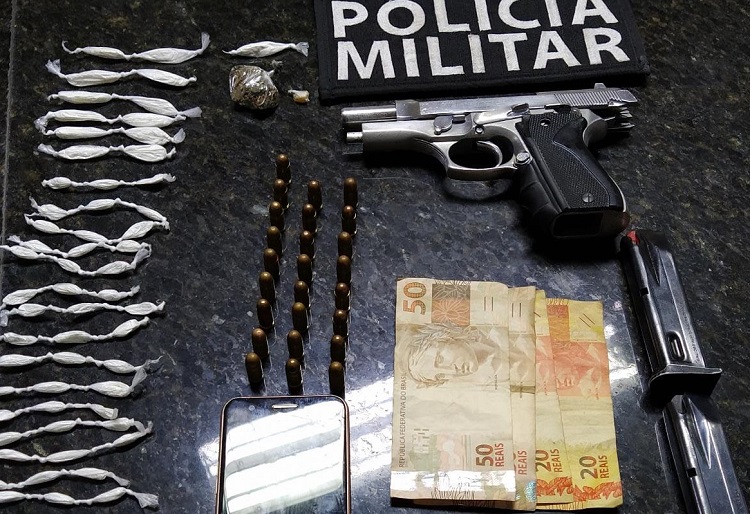 GA: Pistola, munições, drogas e dinheiro e 2 indivíduos “fichados” levados para a delegacia de Linhares