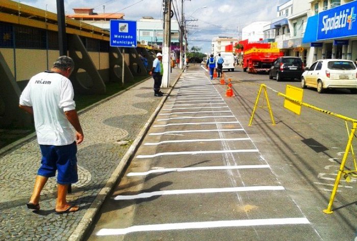 Estacionamento no Centro: frente do Mercado Municipal agora está “à mostra”