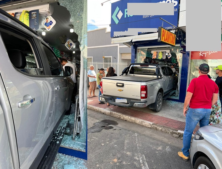 Carro entra em farmácia em movimentada avenida de Linhares