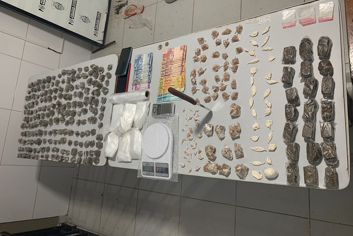 “É a polícia, corre!”: GA detém “RB” no BNH, e apreende muita droga em Linhares