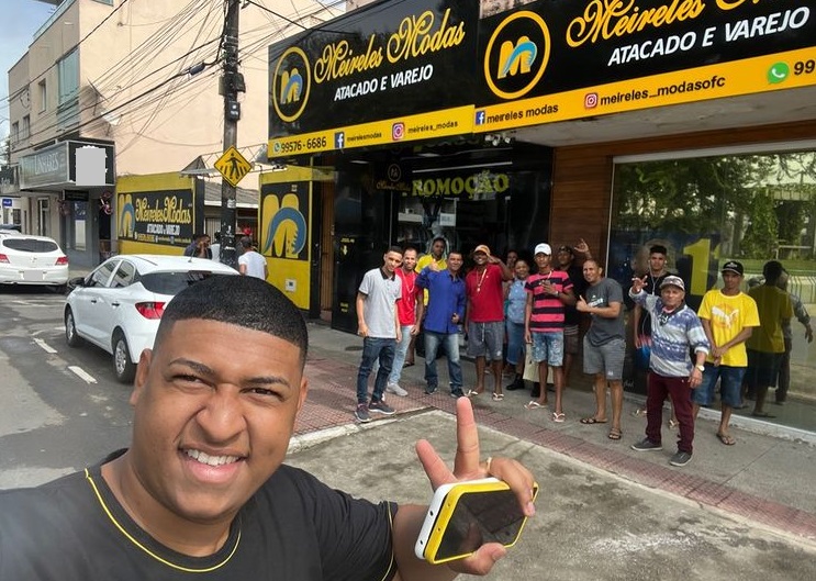 Lotada: Trabalhadores rurais “fazem a festa” e comerciante se emociona no Centro de Linhares