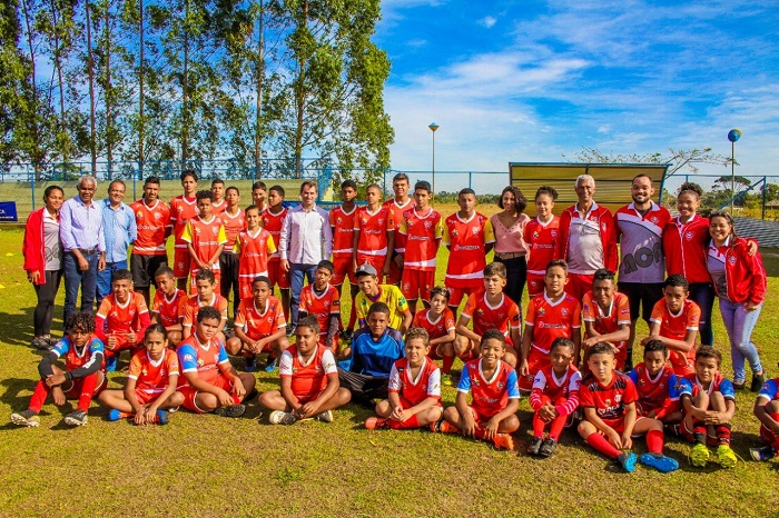 Futebol: Projeto social recebe visita do prefeito Bruno Marianelli em Bebedouro