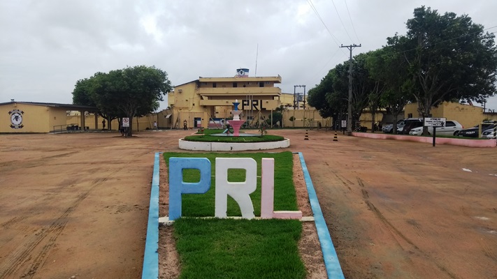 Advogado e preso flagrados em diálogo suspeito na PRL, e conduzidos à delegacia de Linhares