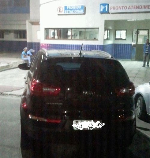 Hospital Rio Doce: Carro de médica atrapalha entrada de ambulâncias e quase acaba guinchado