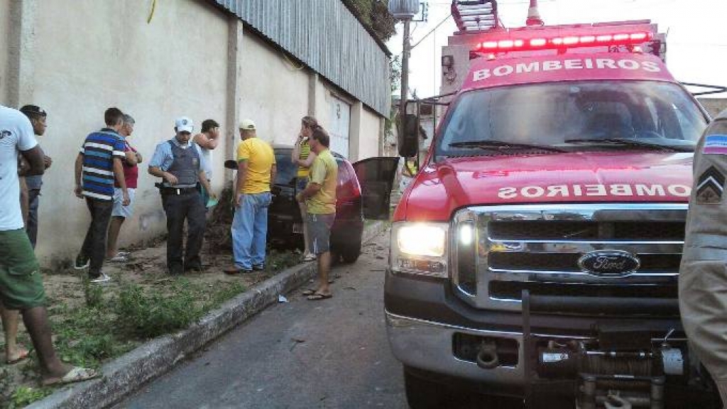 Momento herói: Confira cenas incríveis da ação dos Bombeiros em Linhares