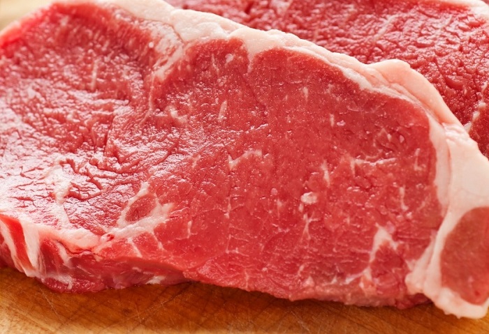 Mulher furta carne e é detida ao sair de supermercado em Linhares. Ela teve “crise nervosa” durante a ação da PM