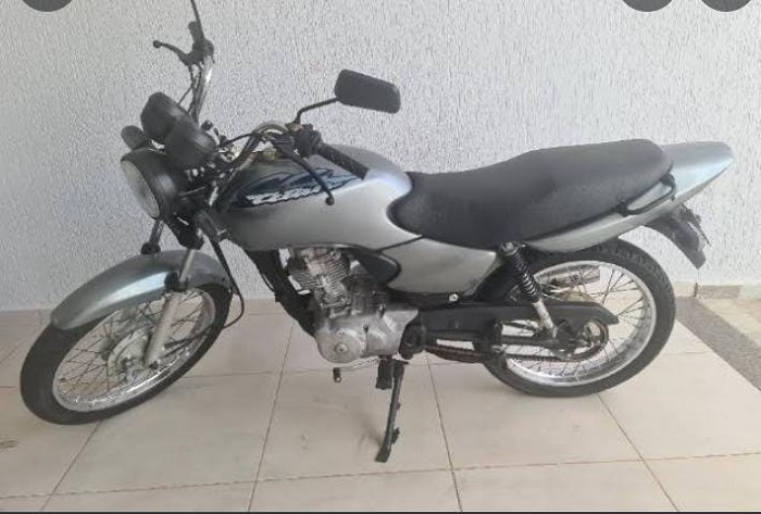 Moto é furtada enquanto dono comprava leite para a filha no Centro de Linhares