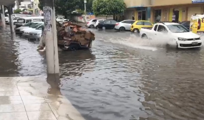 Fim dos alagamentos no Centro de Linhares: Prefeito Bruno Marianelli anuncia início das obras