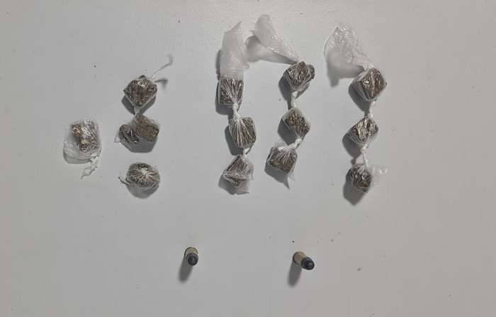 “Joguei no vaso sanitário”, diz jovem em ocorrência de apreensão de droga no “Cavaco”