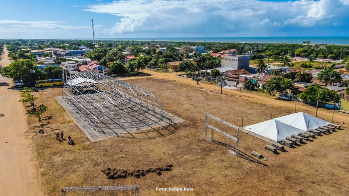 Começa a montagem da estrutura do Forró Pontal 2022 no balneário mais movimentado de Linhares