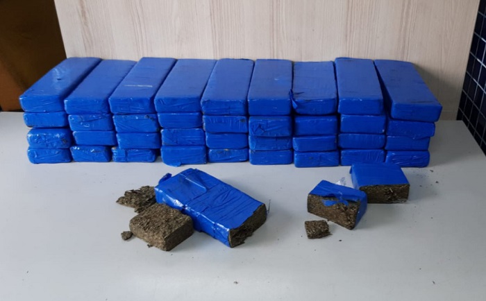 37 tabletes de maconha apreendidos em Vila Velha. Um homem foi preso