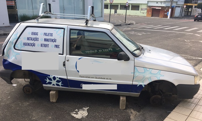 Carro amanhece “depenado” no Centro de Linhares. “Socorro”, pede comerciante