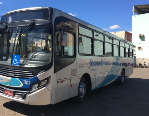 Suspeito atira e arma falha 3 vezes durante assalto a ônibus em Linhares