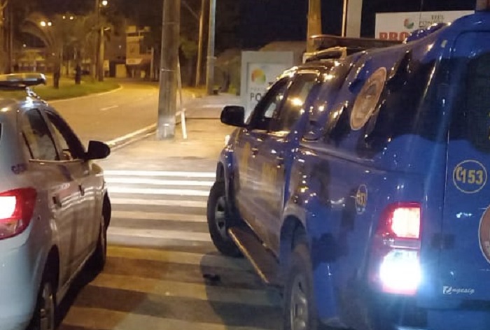 Homem corre de viatura e até troca de roupa, mas acaba capturado pela GCM de Linhares