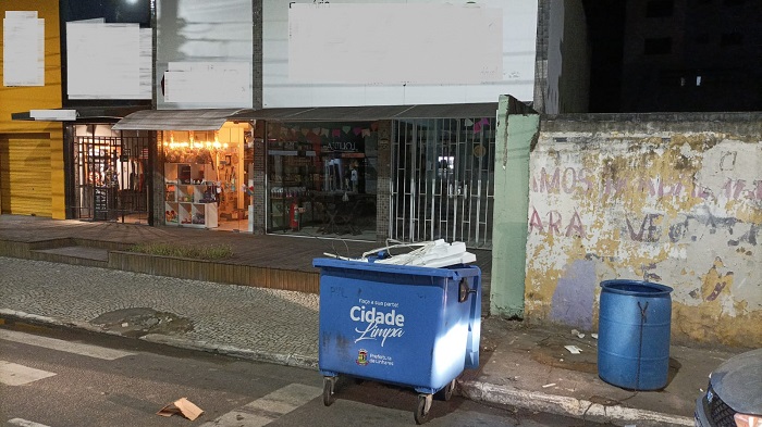Flagra de descarte irregular de entulho no Centro de Linhares