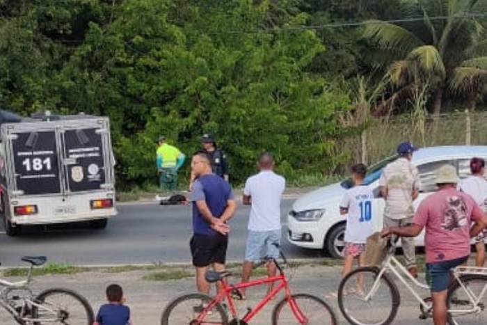 Motociclista morre em acidente na BR-101, em Linhares. Corpo estava no acostamento da pista
