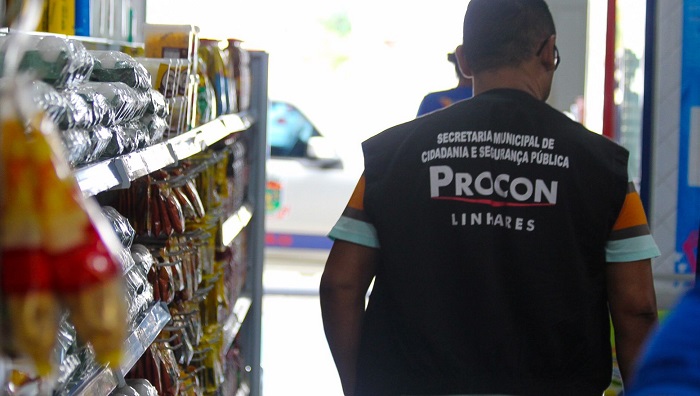 Procon realiza operação nos supermercados de Linhares