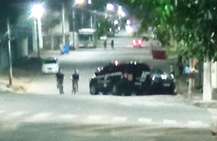 PC chega chegando no Aviso: “Pararam na casa de um traficante”, afirma leitor