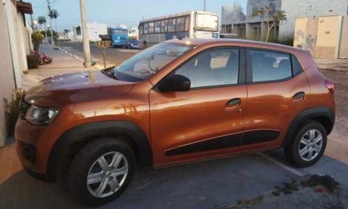 Motorista de aplicativo pula de veículo durante roubo em Linhares