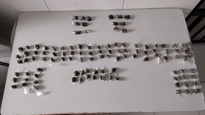 Mais de 100 buchas de maconha apreendidas pelo GA no Interlagos