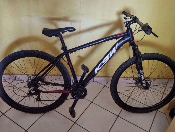 Ciclista é rendido por casal, e tem bike roubada no Centro de Linhares