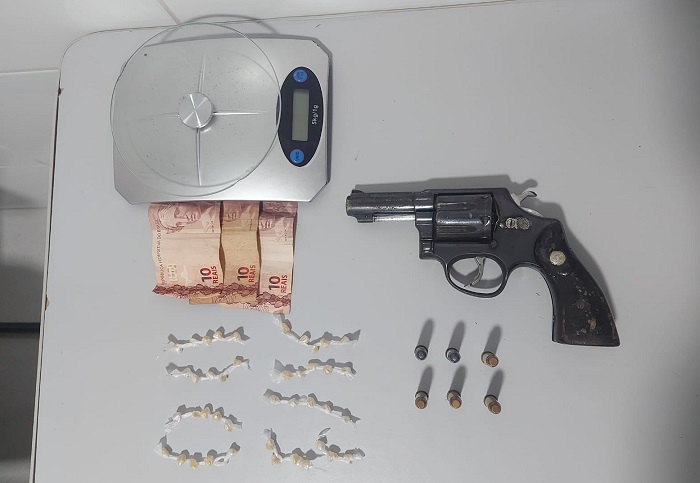 GA flagra venda drogas, cumpre mandado e apreende arma e munições no Aviso