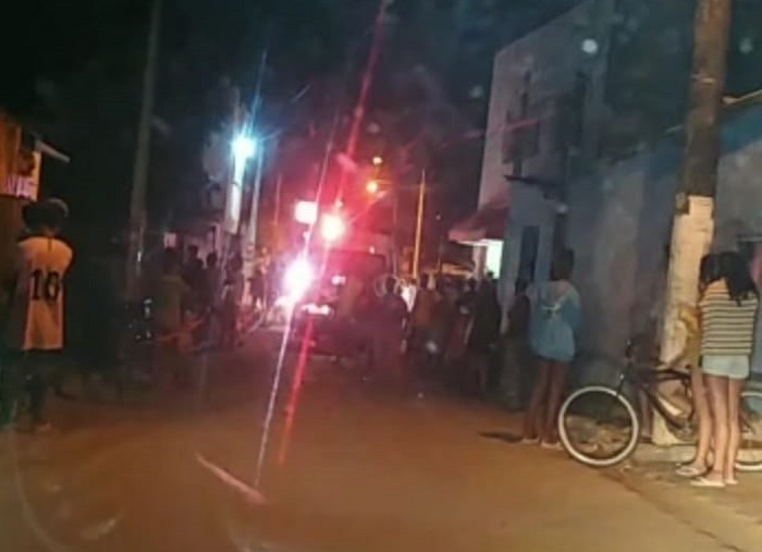Tripla tentativa de homicídio em Linhares. Vítimas foram socorridas pela ambulância municipal