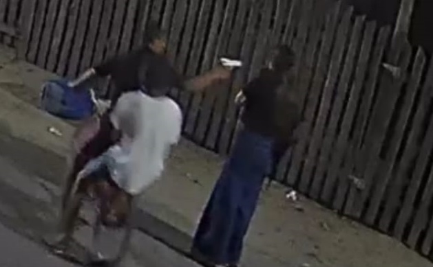 Assaltante fala “obrigado” ao roubar bolsa de jovem em Linhares, e ainda deseja 