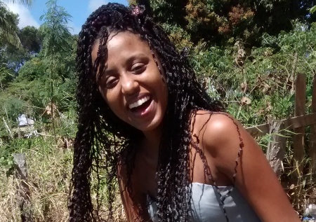 Aniversariante do dia: karoliny completa 18 anos