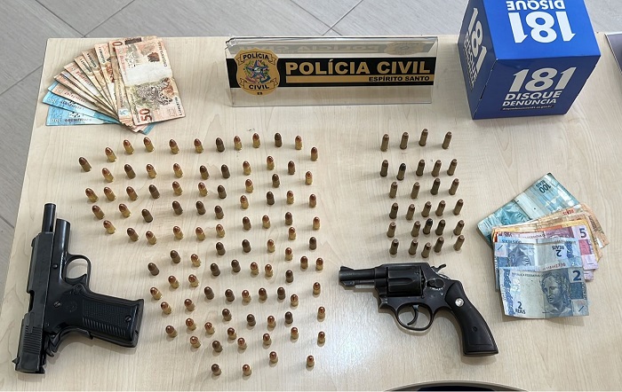 Armas, munições e dinheiro apreendidos em Bebedouro. Residência de 