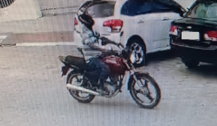 Moto é furtada em plena luz do dia no Centro de Linhares