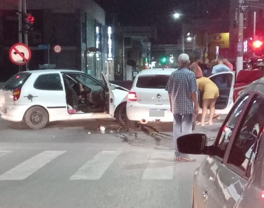Colisão no cruzamento da BR-101, Araçá x Centro de Linhares