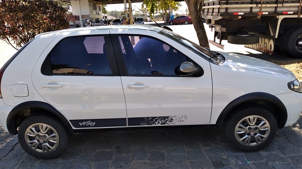 Carro de aplicativo (outro) é roubado durante corrida em Linhares. Esposa da vítima se desespera