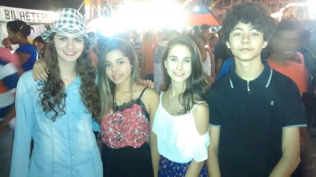 Linhares 214 Anos: Amado Batista superlota Parque de Exposição. Confira dezenas de fotos