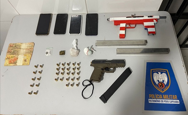 São José: Pistola, submetralhadora, munições e drogas apreendidas. Três detidos