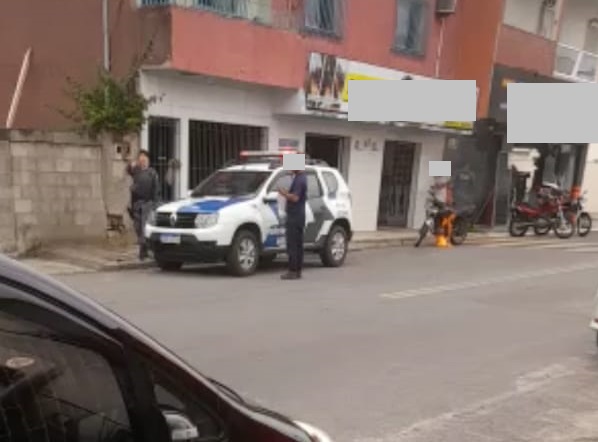 Homem ateia fogo em moto que seria guinchada em Linhares: Licenciamento atrasado há 9 anos