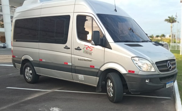 Van: Excursão, eventos, e muito mais. Tem motorista próprio em Linhares