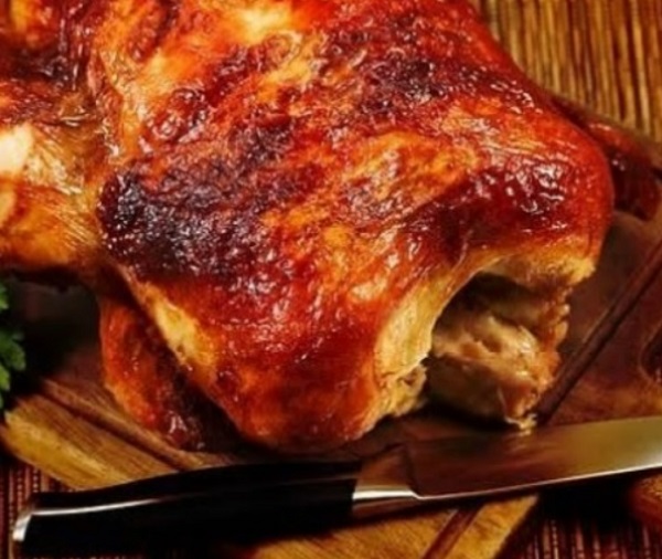 Frango assado pro almoço: Pode pedir agora, que o Pedrinho leva aí