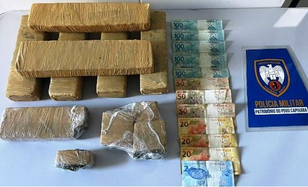 Motorista é preso com 8 tabletões de maconha em Linhares. 2 deles estavam cortados