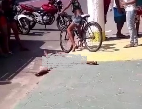 Homem caído em via pública no Nova Esperança. Leitor disse que havia sangue na cena 