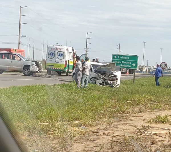 Acidente com três vítimas na BR-101, em Sooretama