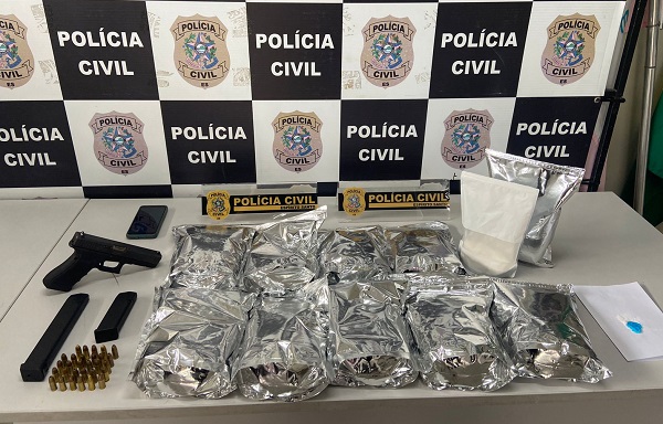 Denarc prende mulher que transportava drogas e armas de SP à Vitória 