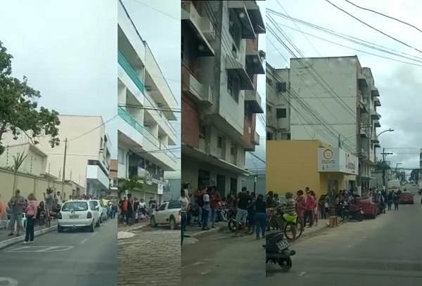 Feriado: Fila rodeia quarteirão inteiro no Centro de Linhares
