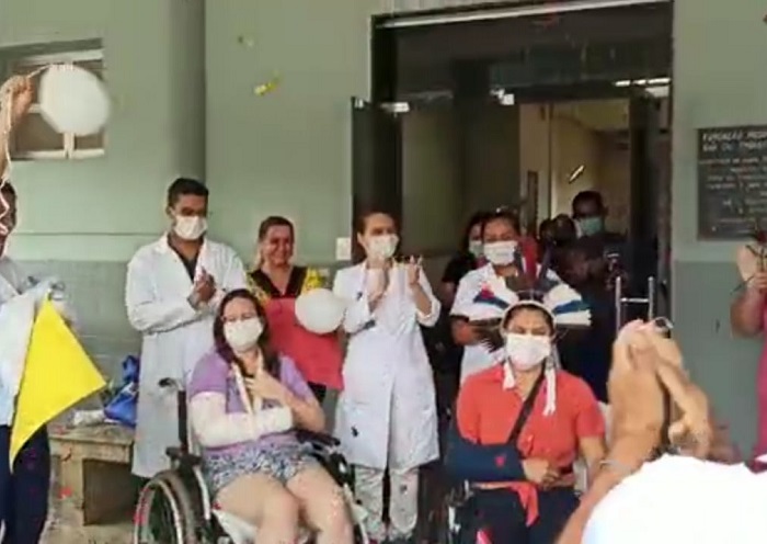 Duas professoras recebem alta do hospital. São vítimas do ataque a escolas em Aracruz